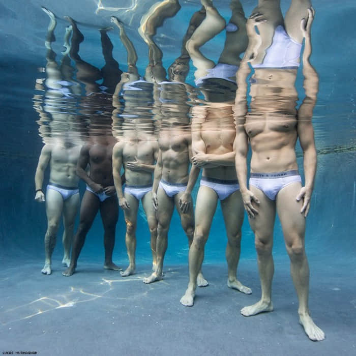 加拿大同志摄影师专拍水下男体，可口男体在水底更显多汁！ -1