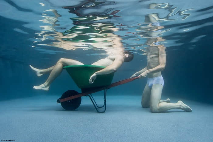 加拿大同志摄影师专拍水下男体，可口男体在水底更显多汁！ -6