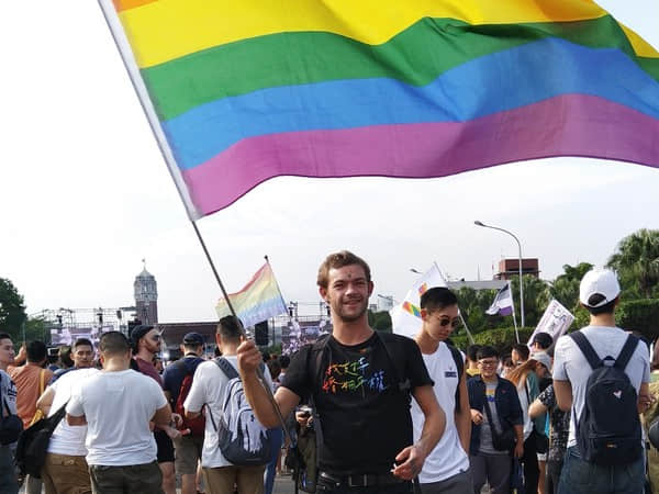 《野放动物》大玩吹箫、3P大尺度场景　男主角勇夺坎城影展奖项！-NICEGAY