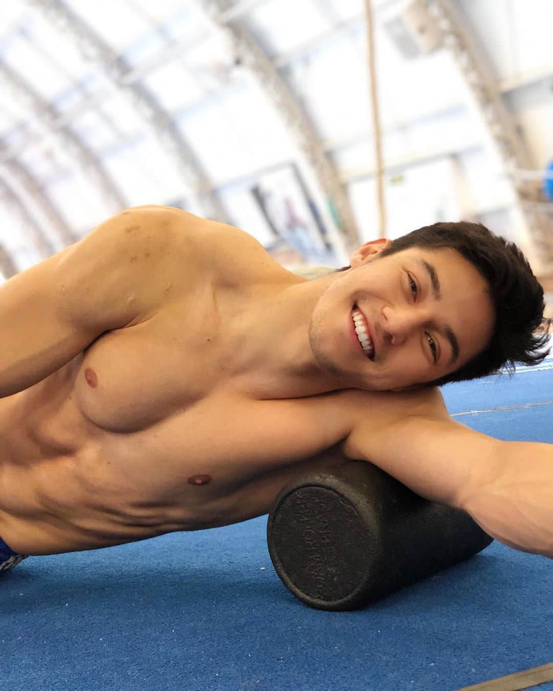 日本巴西混血天菜拿下2019体操世界冠军 灿笑和肌肉让他成为世界男友-NICEGAY