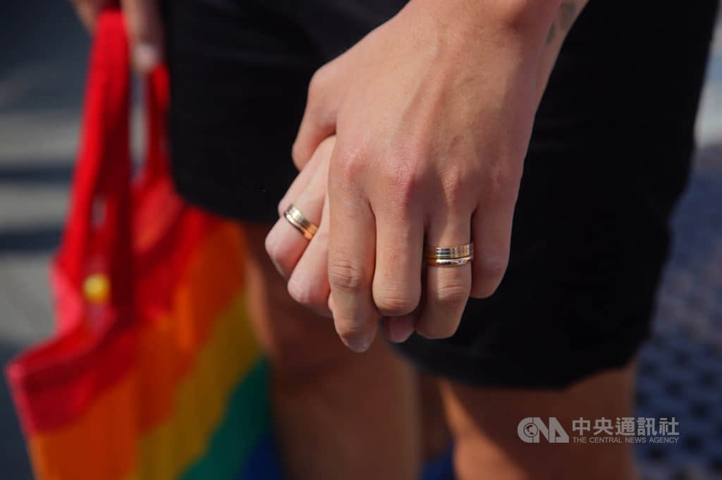 台湾省同婚周年前夕，超过3500对同志配偶登记结婚 -1