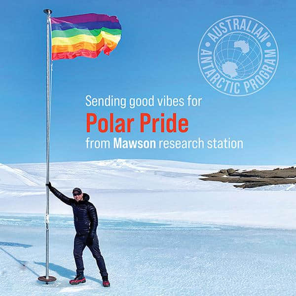 地表距离最遥远的骄傲日！极地探险队让彩虹旗飘到南北极 -1