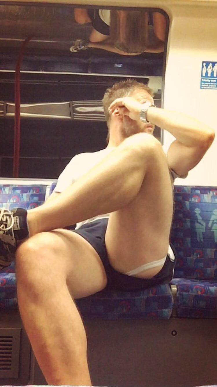伦敦地铁版爆肉公社，撑爆衬衫裤管的街头型男回头率超高！ -5
