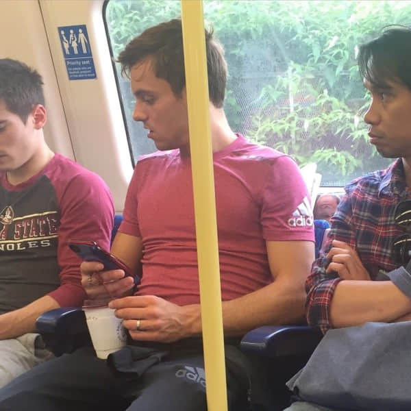 伦敦地铁版爆肉公社，撑爆衬衫裤管的街头型男回头率超高！ -9