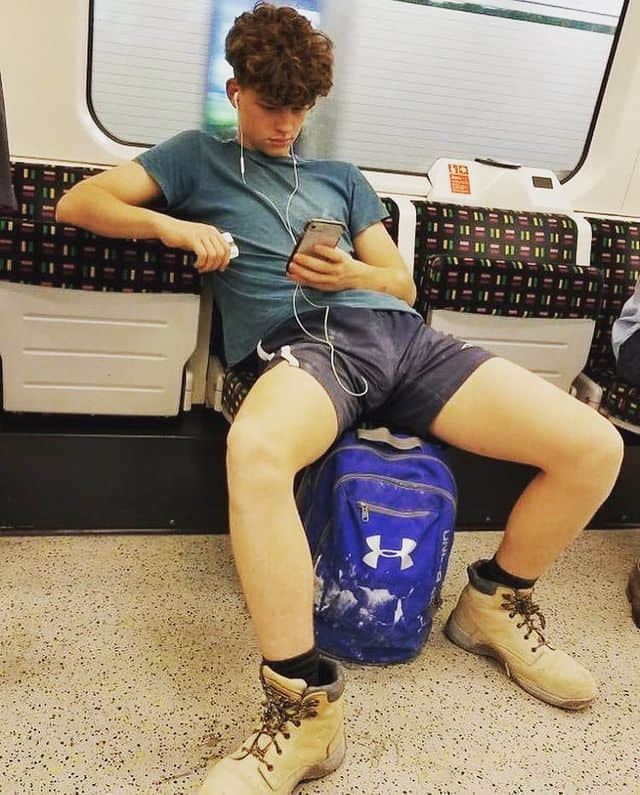 伦敦地铁版爆肉公社，撑爆衬衫裤管的街头型男回头率超高！ -4