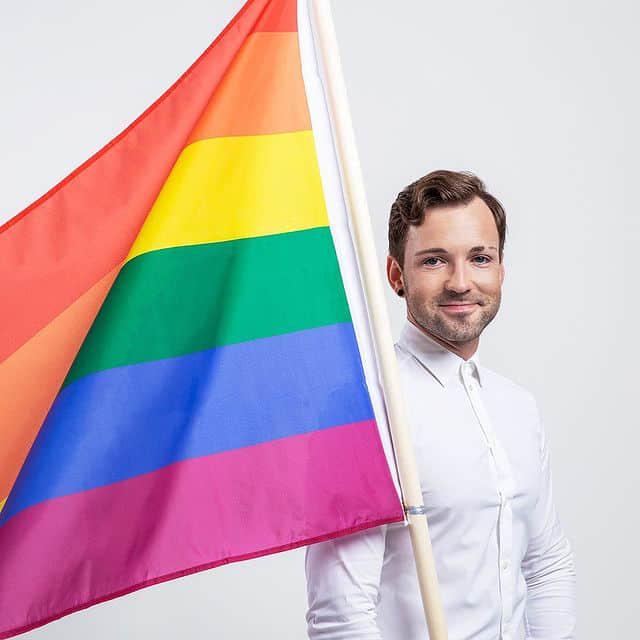 为民喉舌！立陶宛出柜国会议员 皇后扮相力推民事同性结合法案 -1