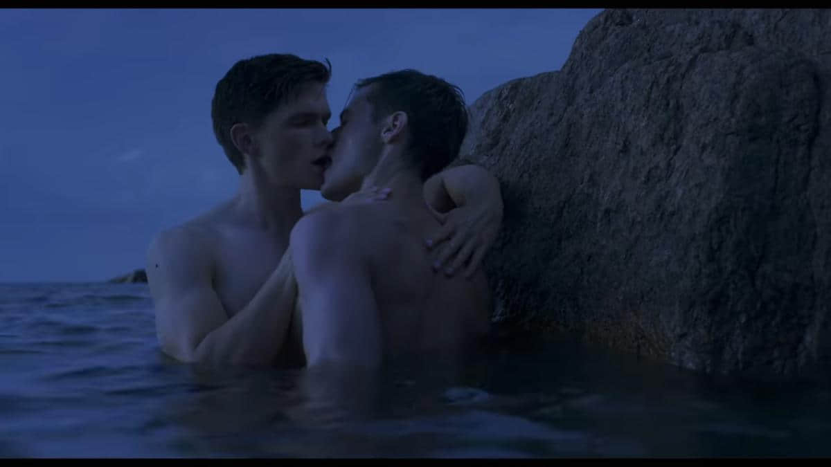 電影《火鳥》訴說蘇聯軍隊的男男密戀故事 烏克蘭及英國帥哥演員上演水中熱吻-NICEGAY